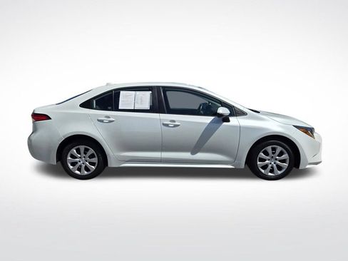 Used 2025 Toyota Corolla LE FWD image 2