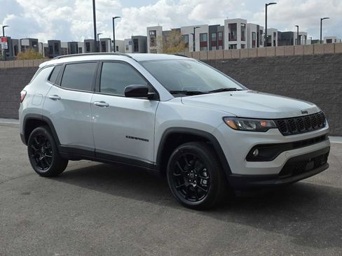 Used 2026 Jeep Compass Latitude AWD/4WD image 2