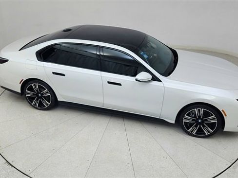 Used 2023 BMW i7 xDrive60 image 76