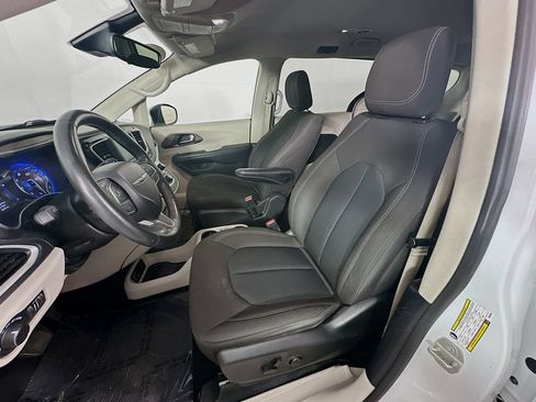 Certified 2023 Chrysler Voyager LX FWD image 29