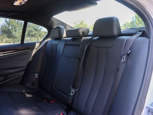 Used 2019 BMW 530i RWD image 17