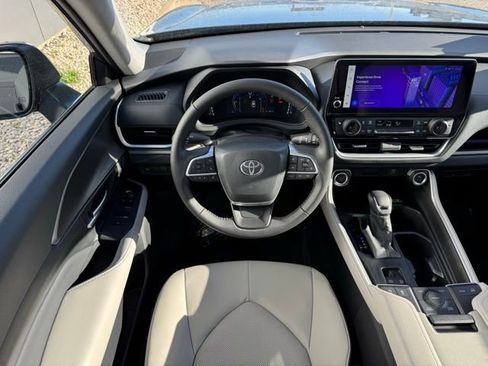 Certified 2026 Toyota Grand Highlander XLE AWD/4WD image 5