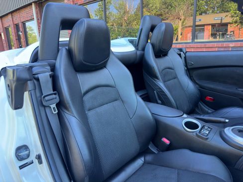 Used 2010 Nissan 370Z Touring RWD image 28