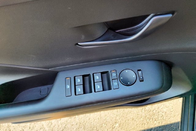 New 2027 Hyundai Kona SE AWD/4WD image 13
