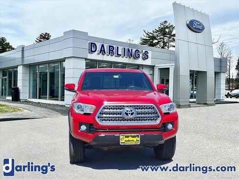 Used 2017 Toyota Tacoma TRD Off-Road w/ Tow Package AWD/4WD image 2