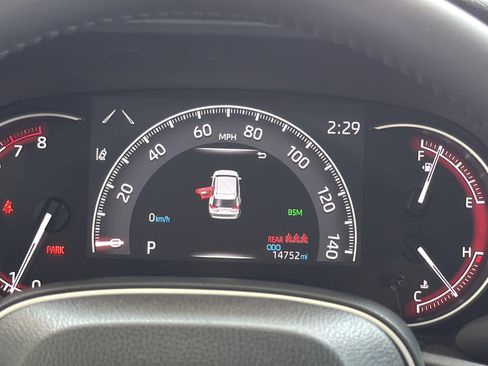 Used 2025 Toyota RAV4 XLE Premium FWD image 33