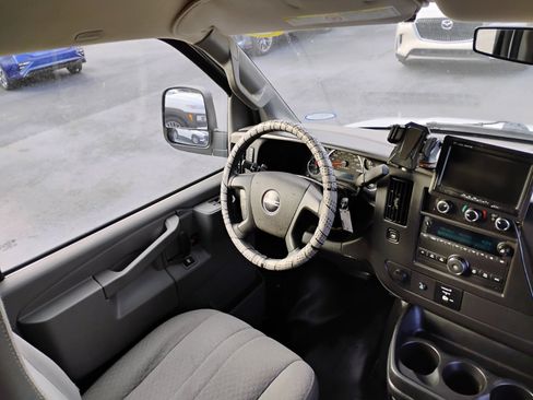 Used 2016 GMC Savana 2500 image 52