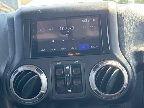 Used 2015 Jeep Wrangler Unlimited Sport w/ Quick Order Package 24S AWD/4WD image 11