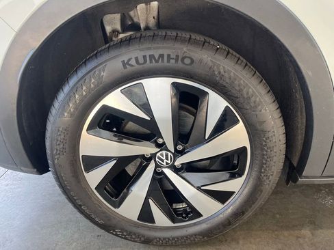 Used 2023 Volkswagen ID.4 Pro image 28