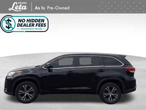 Used 2018 Toyota Highlander LE FWD image 3