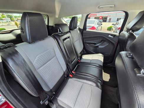 Used 2018 Ford Escape SE w/ SE Sport Appearance Package FWD image 17