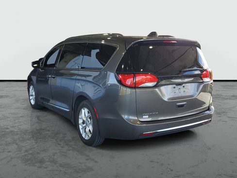 Used 2020 Chrysler Pacifica Limited w/ Advanced Safetytec Group FWD image 3