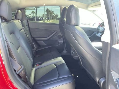 Used 2022 Tesla Model Y Long Range AWD/4WD image 28