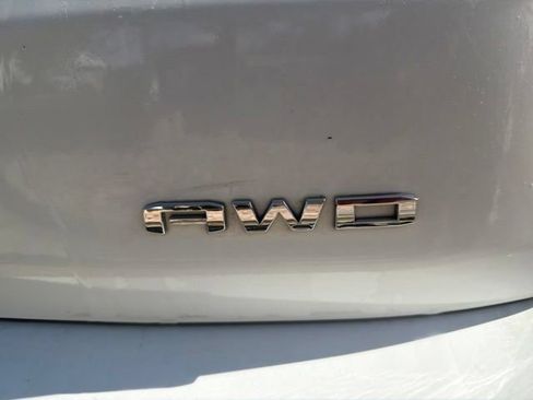 Used 2024 GMC Terrain SLT AWD/4WD image 15