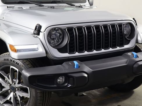Used 2024 Jeep Wrangler Unlimited AWD/4WD image 45