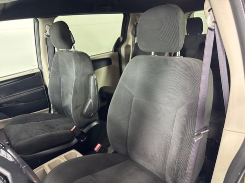Used 2016 Dodge Grand Caravan SE image 13