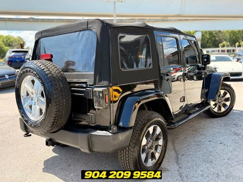 Used 2017 Jeep Wrangler Unlimited Rubicon w/ Connectivity Group AWD/4WD image 7