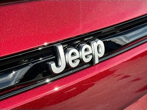 New 2025 Jeep Grand Cherokee Laredo X w/ Luxury Tech Group I image 18