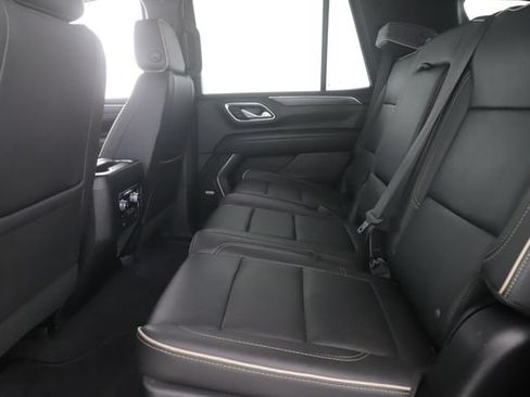 Used 2023 GMC Yukon SLT w/ SLT Premium Package AWD/4WD image 29