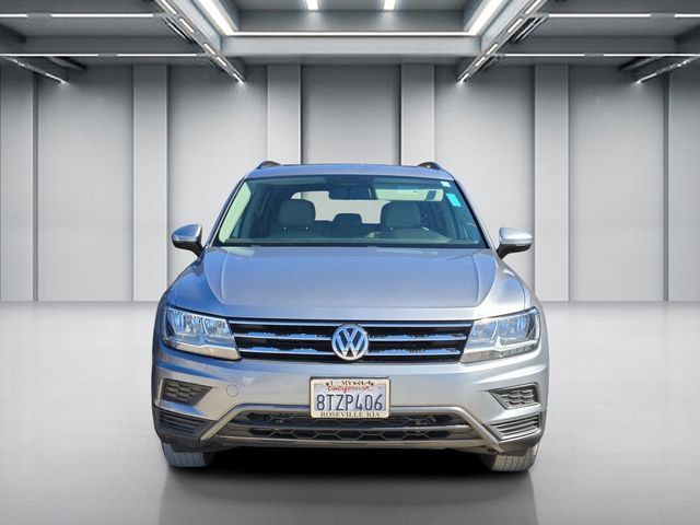 Used 2021 Volkswagen Tiguan SE w/ Panoramic Sunroof Package FWD image 2