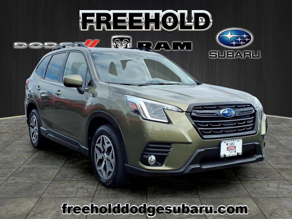 Certified 2023 Subaru Forester Premium AWD/4WD image 1