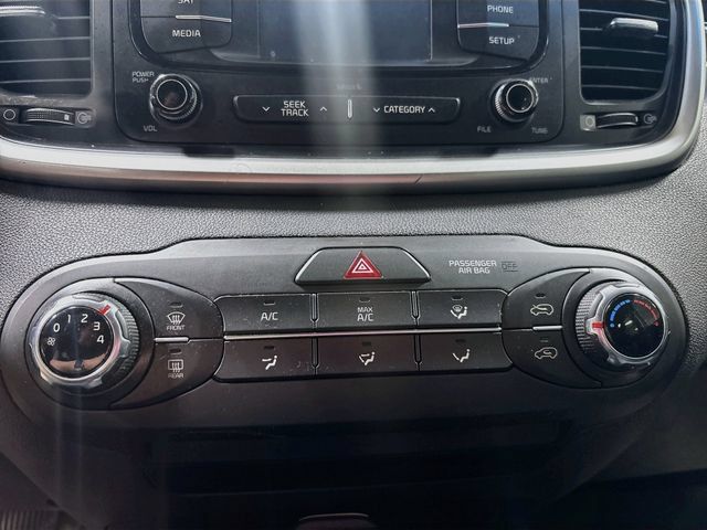 Used 2016 Kia Sorento FWD image 12
