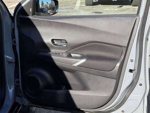Used 2024 Nissan Kicks SV image 28