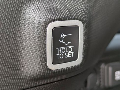 Certified 2024 Jeep Grand Cherokee Altitude image 9