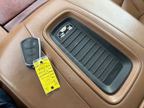 Used 2017 Cadillac Escalade ESV Platinum AWD/4WD image 36