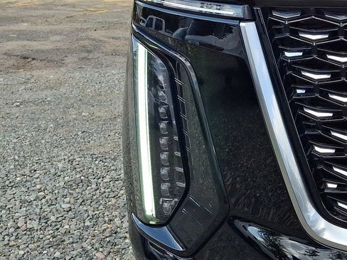 Used 2026 Cadillac Escalade ESV Luxury w/ LPO, Floor Liner Package AWD/4WD image 36