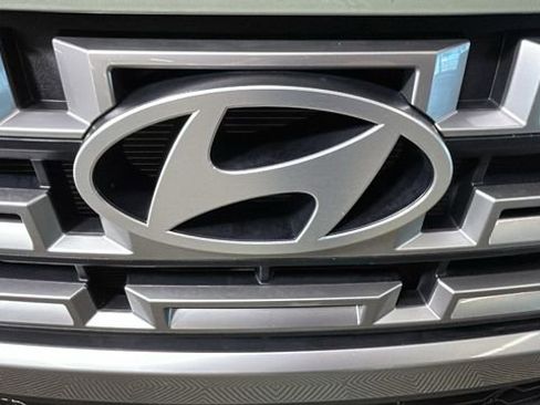 Certified 2025 Hyundai Santa Cruz SE FWD image 9