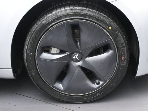 Used 2018 Tesla Model 3 Long Range RWD image 29