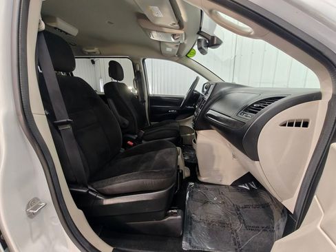 Used 2019 Dodge Grand Caravan SE FWD image 25