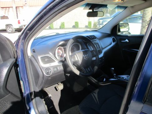 Used 2017 Dodge Journey SXT w/ Comfort/Convenience Group image 15