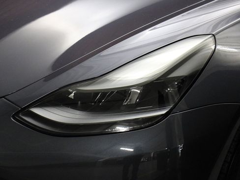 Used 2023 Tesla Model 3 Standard Range image 5