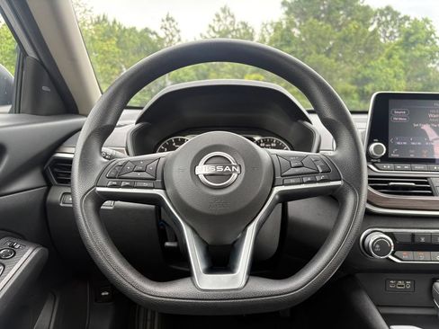 Used 2024 Nissan Altima 2.5 SV FWD image 13