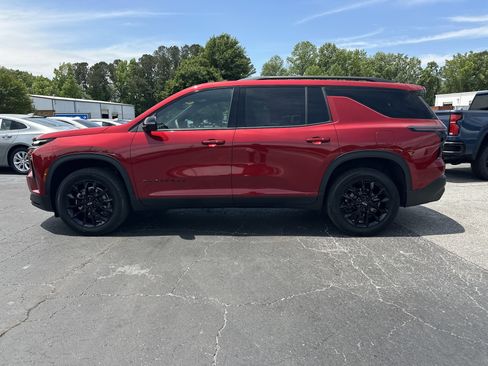 Used 2025 Chevrolet Traverse LT w/ Midnight/Sport Edition FWD image 5