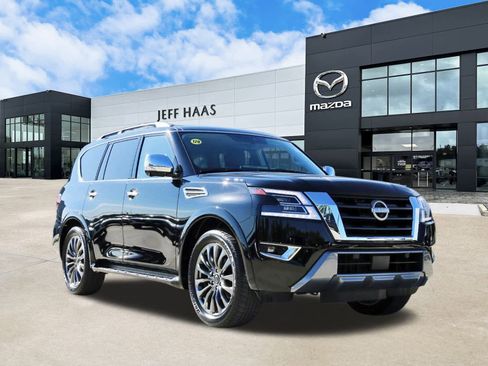 Used 2024 Nissan Armada Platinum w/ Captain's Chairs Package image 4