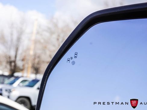 Used 2022 Ford F350 Platinum w/ FX4 Off-Road Package image 28