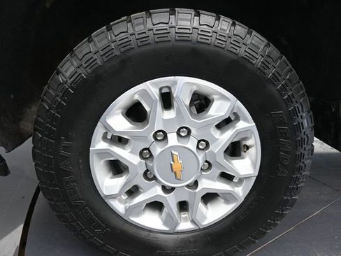 Used 2024 Chevrolet Silverado 2500 LT AWD/4WD image 25