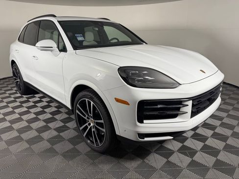 Certified 2025 Porsche Cayenne image 9