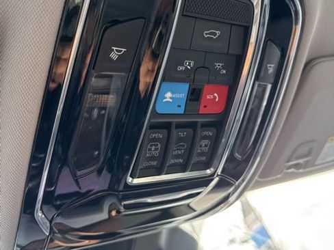 Used 2022 Jeep Grand Cherokee Summit w/ MOPAR Finishing Package image 26