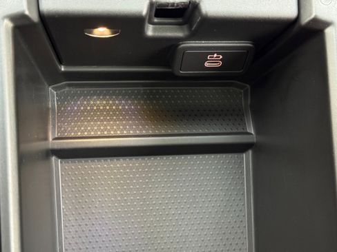 Used 2024 BMW 230i Coupe w/ M Sport Package image 33