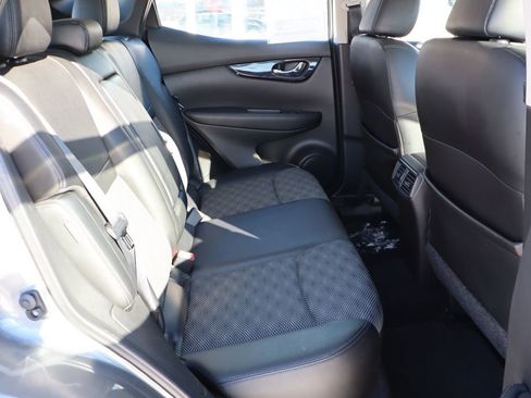 Used 2021 Nissan Rogue Sport SV w/ Technology Package image 40