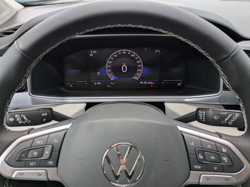 New 2026 Volkswagen Taos SE FWD image 30