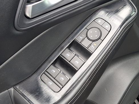 Used 2025 Nissan Rogue SV AWD/4WD image 12