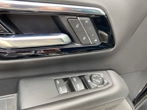 Certified 2025 Chevrolet Tahoe LT AWD/4WD image 17