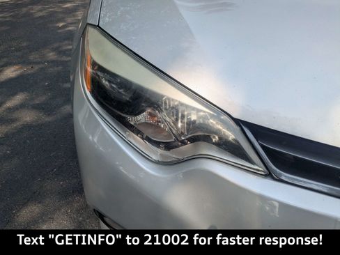 Used 2015 Toyota Corolla LE FWD image 12