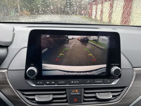 Used 2025 Nissan Altima 2.5 SV image 30