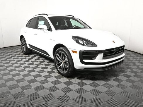 Certified 2026 Porsche Macan AWD/4WD image 33